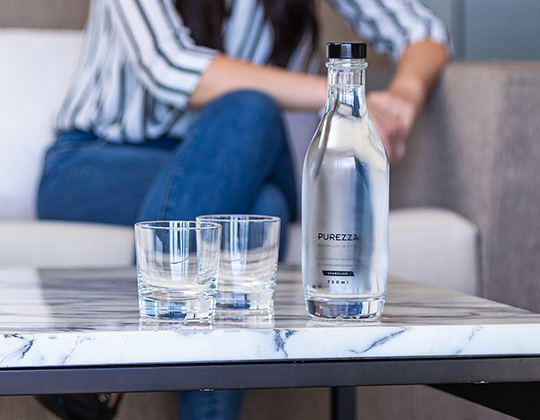 Agua fría premium con y sin gas para restaurantes